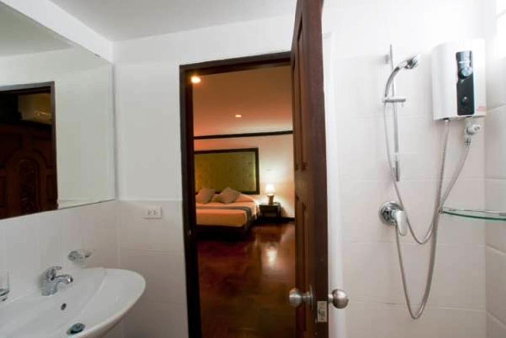 Cucumber Inn Suite Паттая Екстер'єр фото